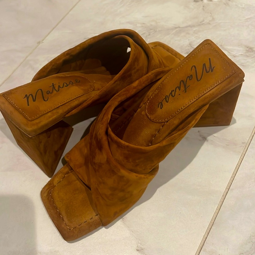 MATISSE
DAWSON HEELED SANDAL- Fawn color